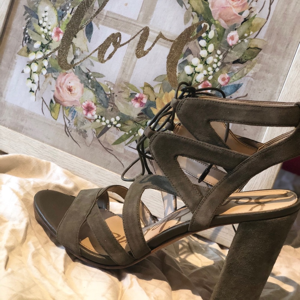 Heels - Picture 3 of 5